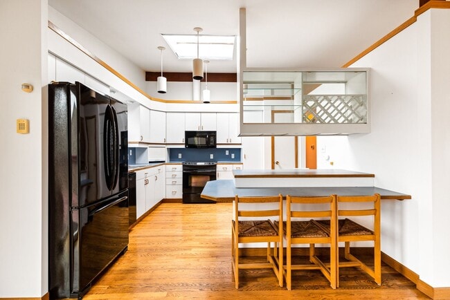 Foto del edificio - Lower Kennydale - Renton 4-bedroom 2.5 bath.