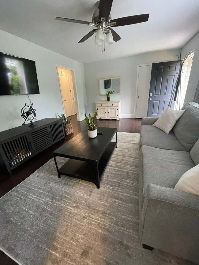 Foto del edificio - 1825 Windham Pl