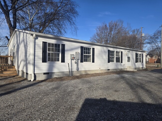 Building Photo - 223 E Park Ave