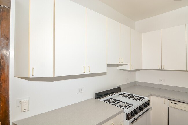 Foto del edificio - 824 W Waveland Ave