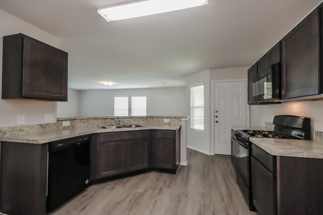 Building Photo - 301 Pronghorn Dr