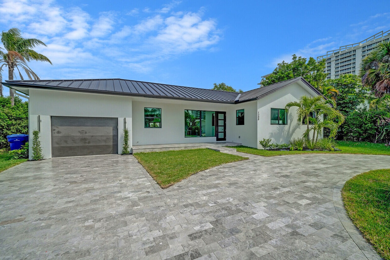 Primary Photo - 1248 N Harbor Dr