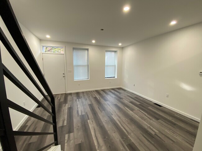 Building Photo - 2047 N Lawrence St