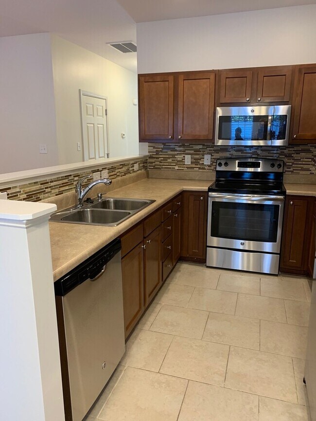 826 Central Park Ave, Greensboro, NC 27407 Townhome Rentals in