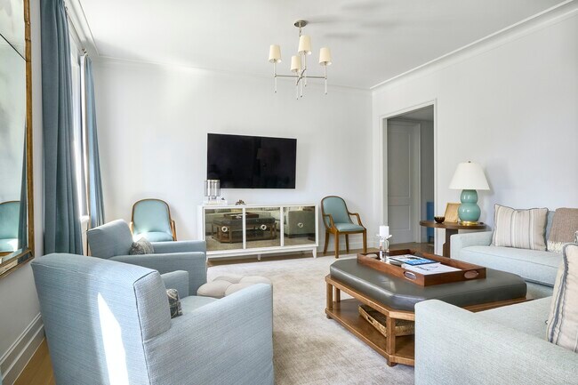 Building Photo - Beckford House: High-style Furnished 3BR