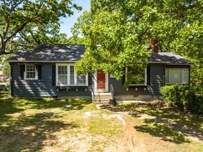 Building Photo - 2011 S S St