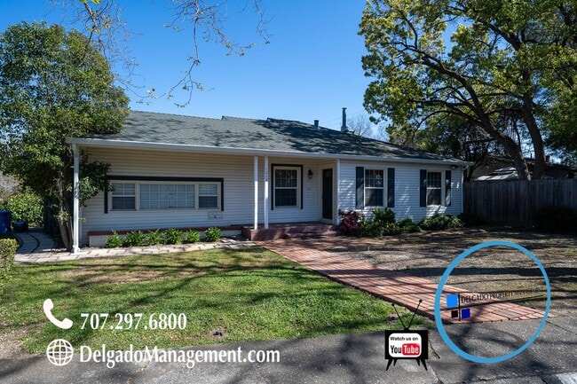Building Photo - Gorgeous vintage style home located on cor...
