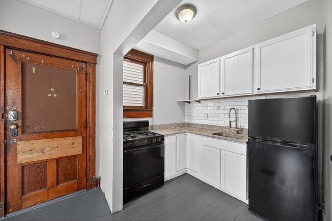 Building Photo - 2339 Rohs St