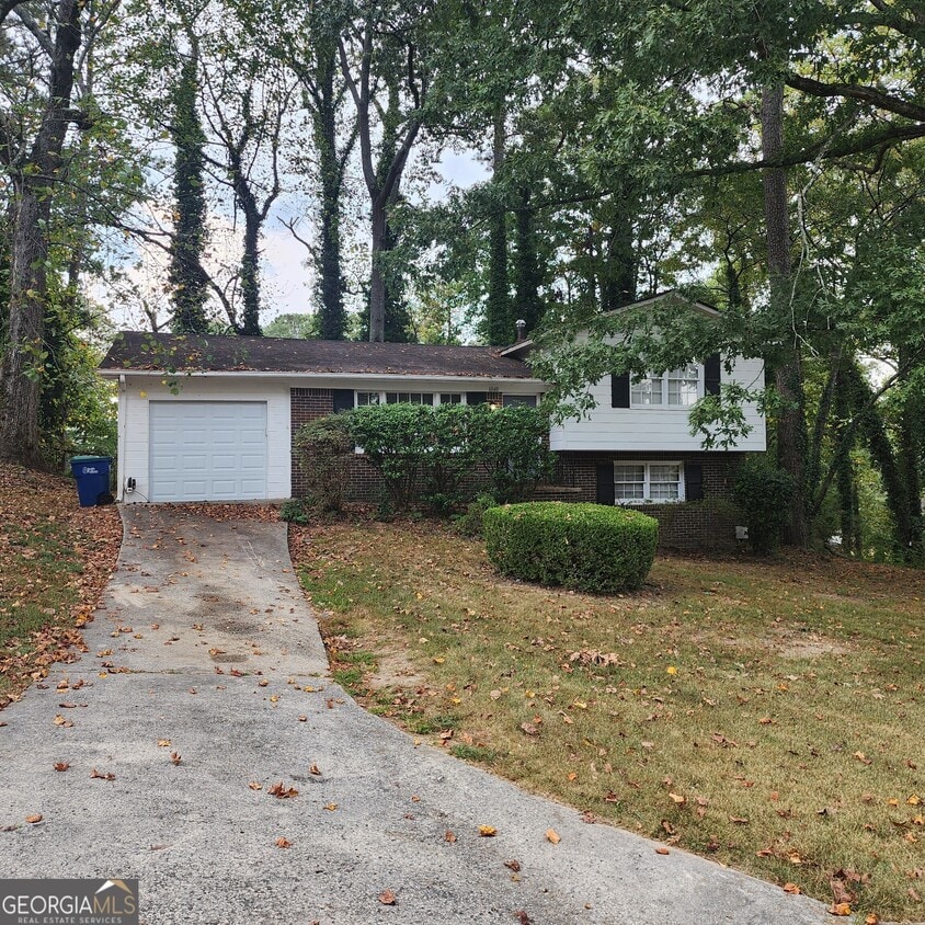 Primary Photo - 6048 Carriage Ct