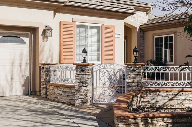 Building Photo - 1634 Ivy Ct