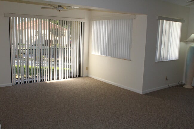 Building Photo - 4703  Sable Pine Circle C2 West Palm Beach...