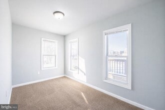 Building Photo - 48 E Scott St