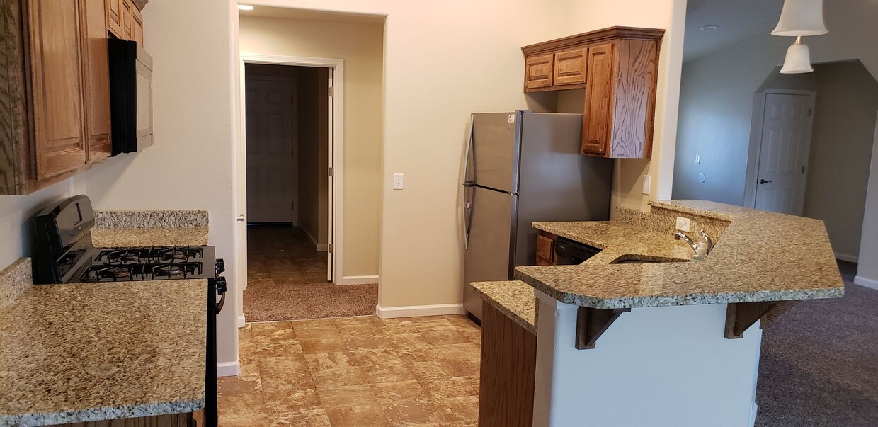 Foto principal - 4 Bedroom 2 Bathroom Fernley Home