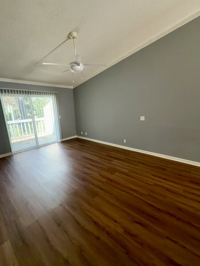 Foto del edificio - 105 Shoals Dr