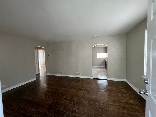 Building Photo - Welcome to your new home! Discover 10123 S...