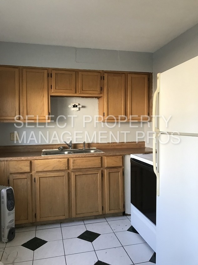 Primary Photo - Two Bedroom Lower Apartment in Waynedale