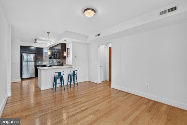 Building Photo - 809 Otis Pl NW