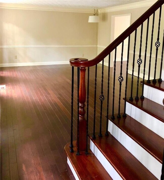 Foto del edificio - 2408 Crooked Tree Ct NE