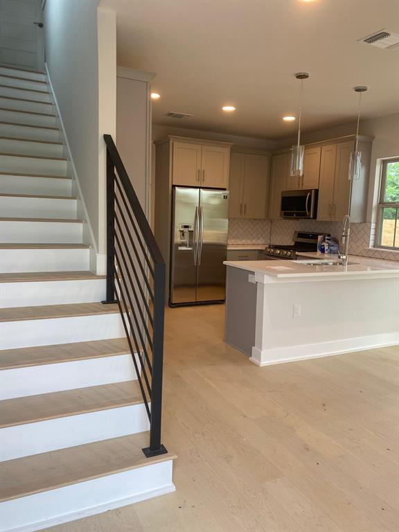 Foto del edificio - 6920 Bethune Ave