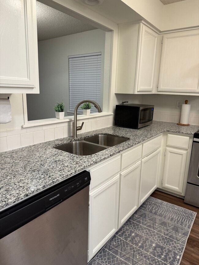 encimeras de granito - 26 Eleanor Ln