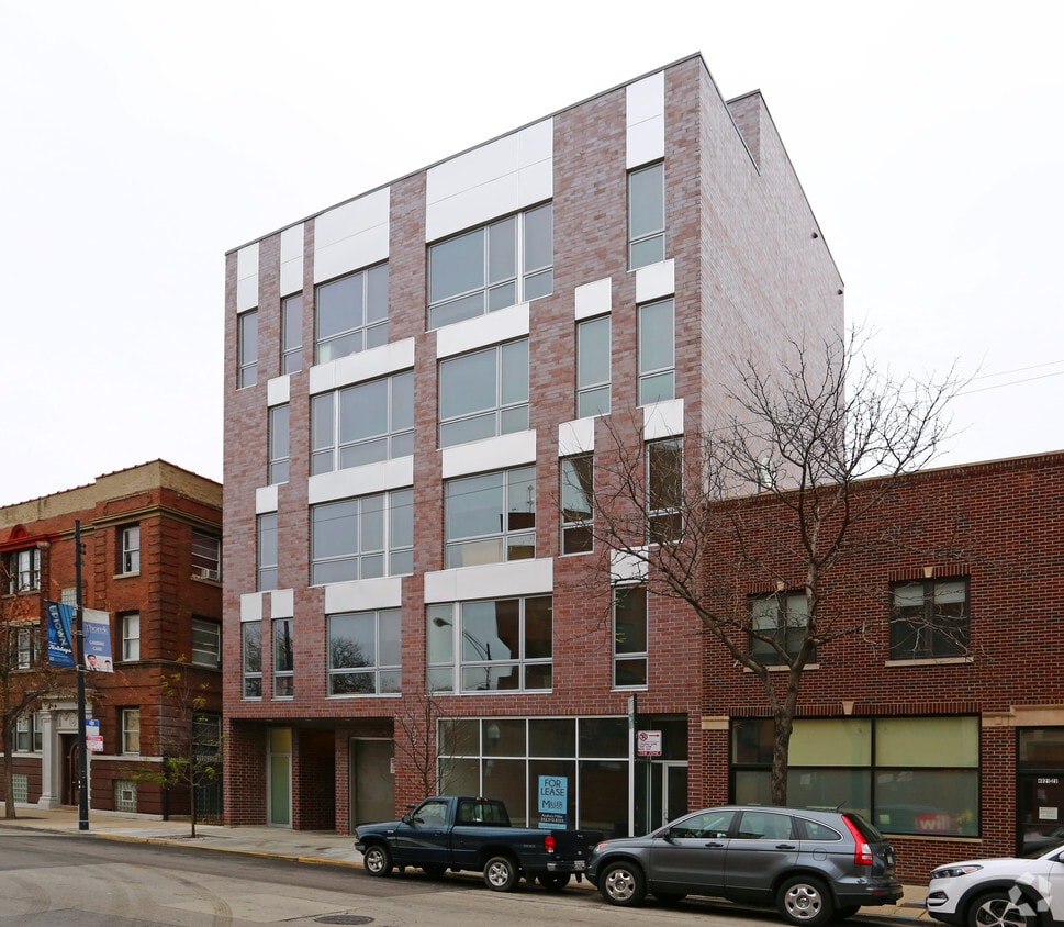 Primary Photo - 4027 N Broadway St
