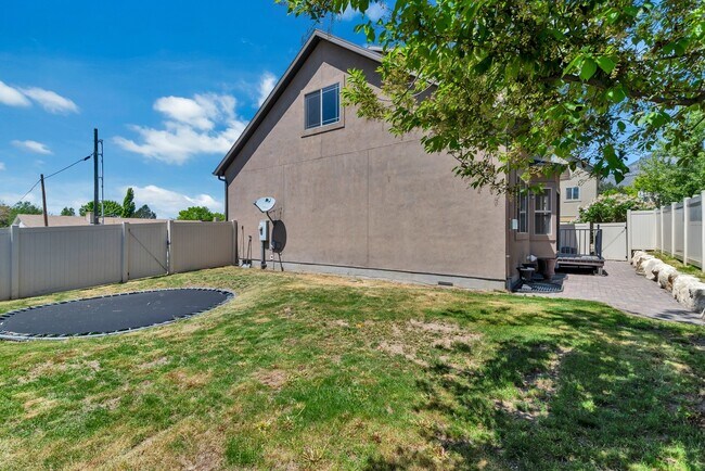 Foto del edificio - Beautiful home nestled in Pleasant Grove