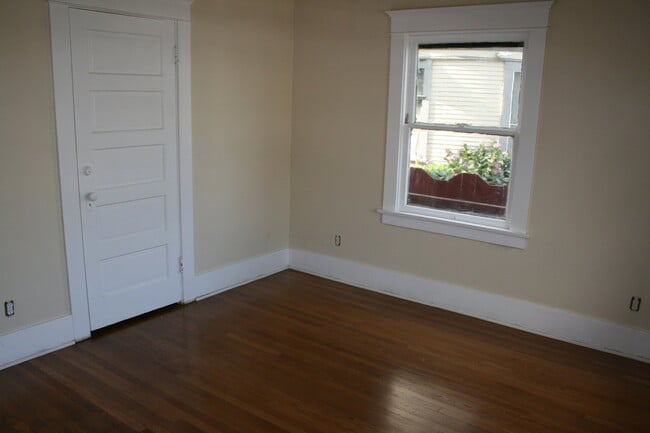 Photo - 1424 W 37th Dr House