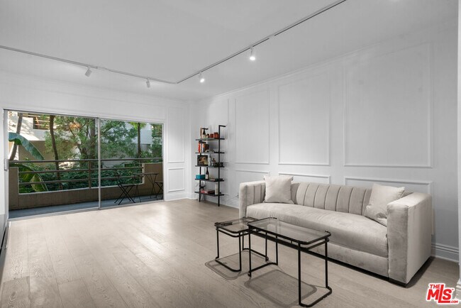 Foto del edificio - 1131 Alta Loma Rd