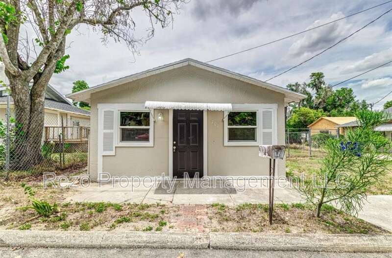 Foto principal - 701 N Vermont Ave