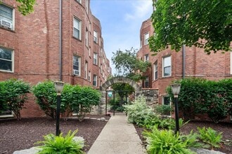 Building Photo - 4128.5 N Kedvale Ave