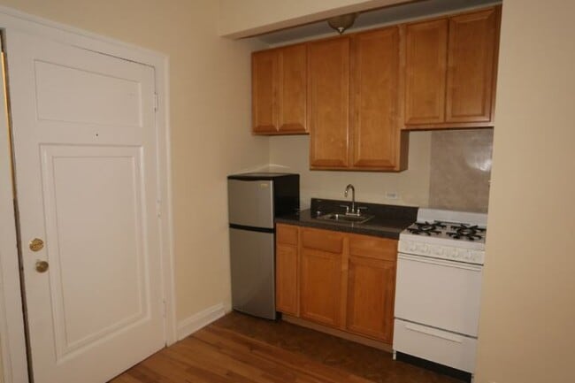 Building Photo - 4549 N Damen