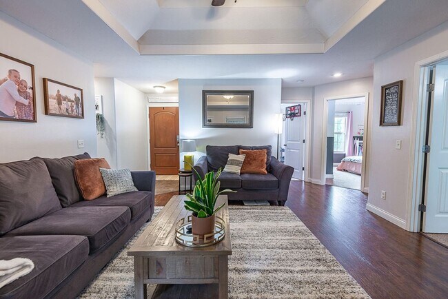 Foto del edificio - 4 Bedroom | 2 Bathroom | 2 Car Garage | Ba...