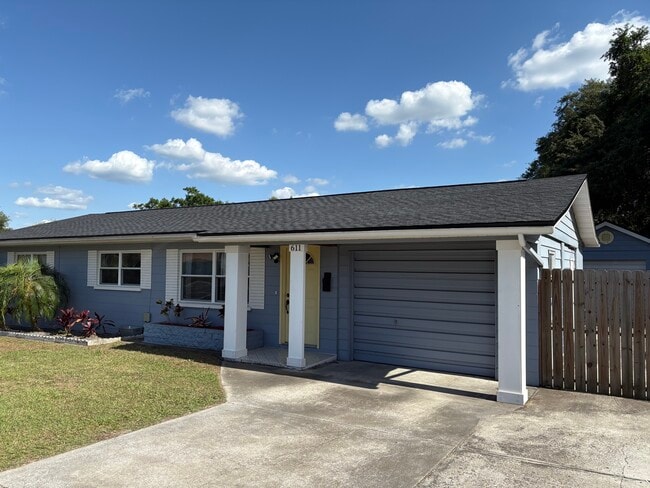 Building Photo - 611 E Edgewood Dr