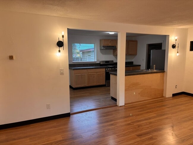 Building Photo - Charming 3-Bedroom Home in Anchorage