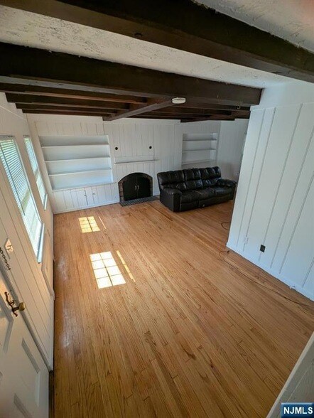 Foto del edificio - 715 Cedar Ln
