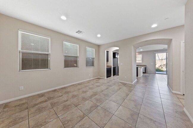 Building Photo - Rare Newer 5 bedroom + loft home in HENDERSON