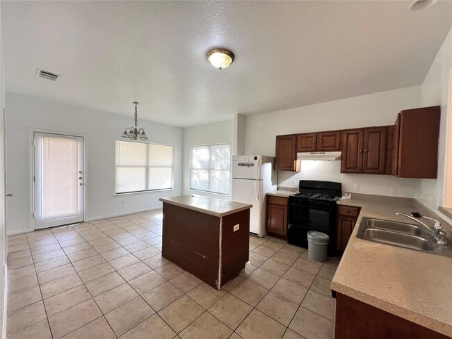 Building Photo - 107 Provines Dr