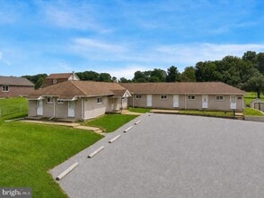 Building Photo - 420 London Dr