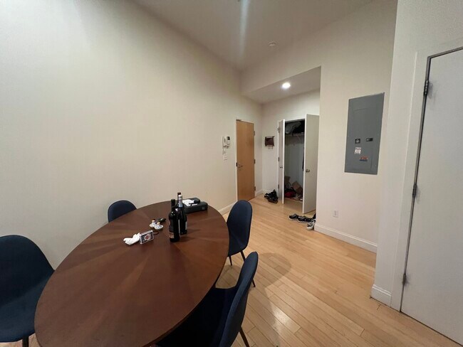 Foto del edificio - 490 Harrison Ave