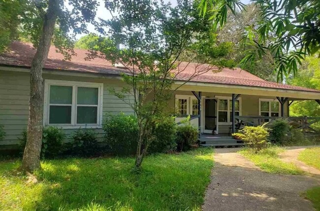 Building Photo - 3060 Robertson Rd