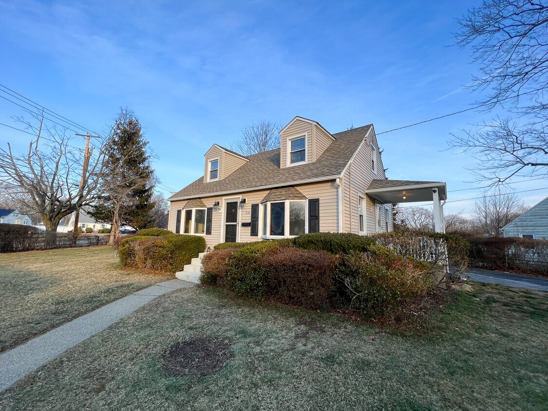 Primary Photo - 216 Meadowside Rd