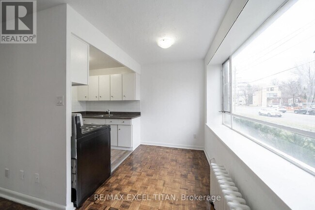 Photo du bâtiment - 2895 Bathurst St