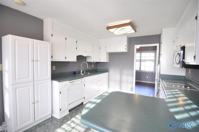 Building Photo - 1200 SE Maebeth Cir