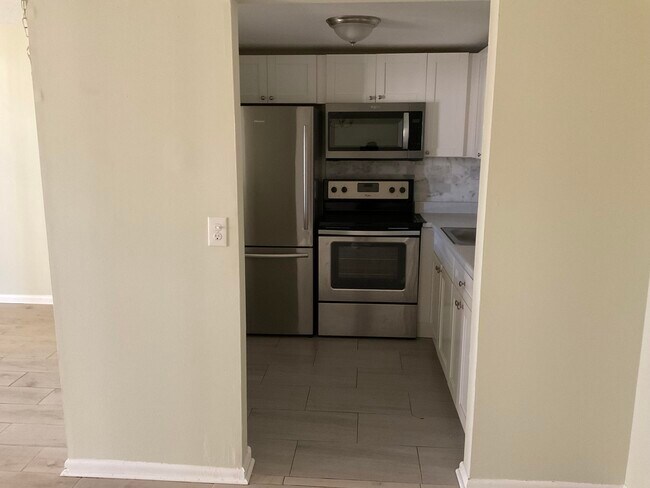 Building Photo - 80 Bedford E