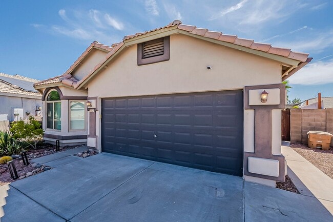 Building Photo - 4 bed, 2 bath home in Peoria