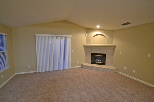 Building Photo - 405 3rd St