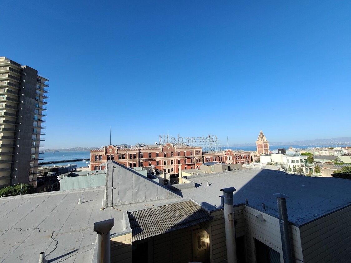 Foto principal - 990 Bay St