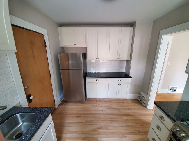 Foto del edificio - Updated 2 Bedroom + Den House in Downtown Madison!