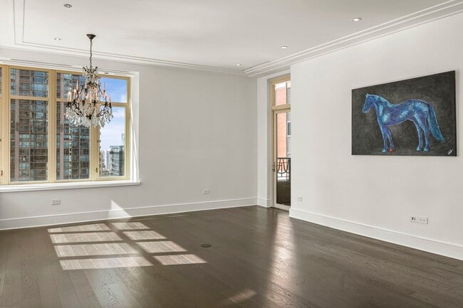 Building Photo - 118 E Erie St