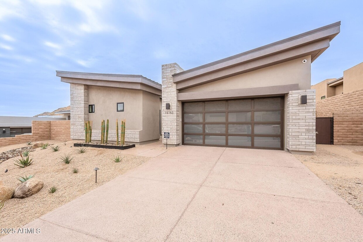 Foto principal - 14153 E Highland Ave